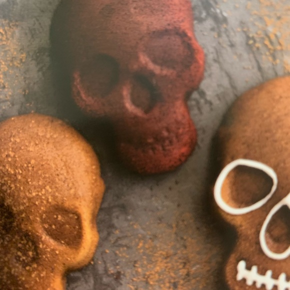 NEW Nordic Ware Skull Cakelet Halloween Bakeware, Haunted Pan, Bronze - Picture 9 of 12